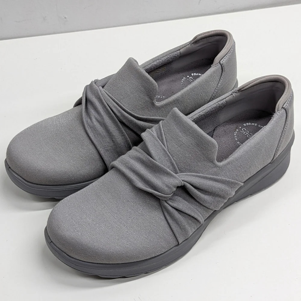 New Bzees Slip On Glimmer Loafer Women's Size 5